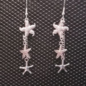 3/$20 | Antique silver/rhodium starfish earrings